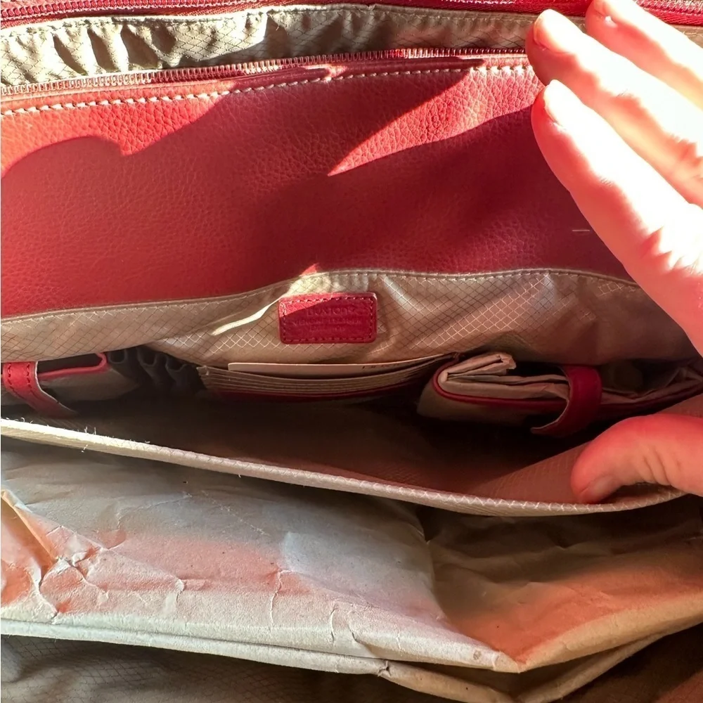 Buxton Quality red leather expandable computer “Madison Tote” Valentine red. NWT